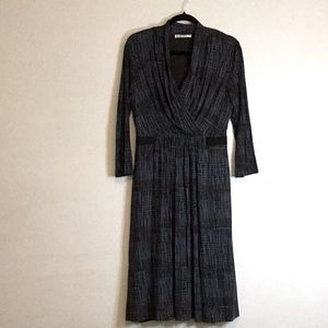 MaxMara long sleeve v neck long sleeve dress size 46, blue and grey print